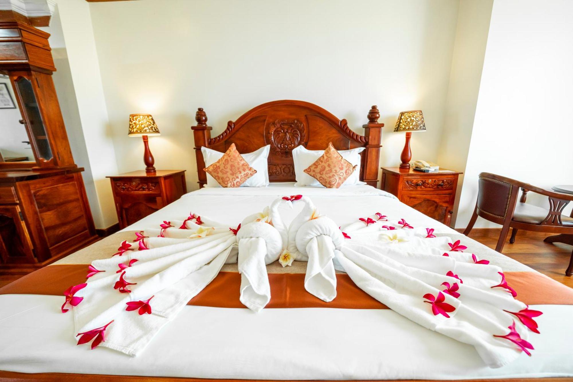 Pursat Riverside Hotel & Spa Exterior foto