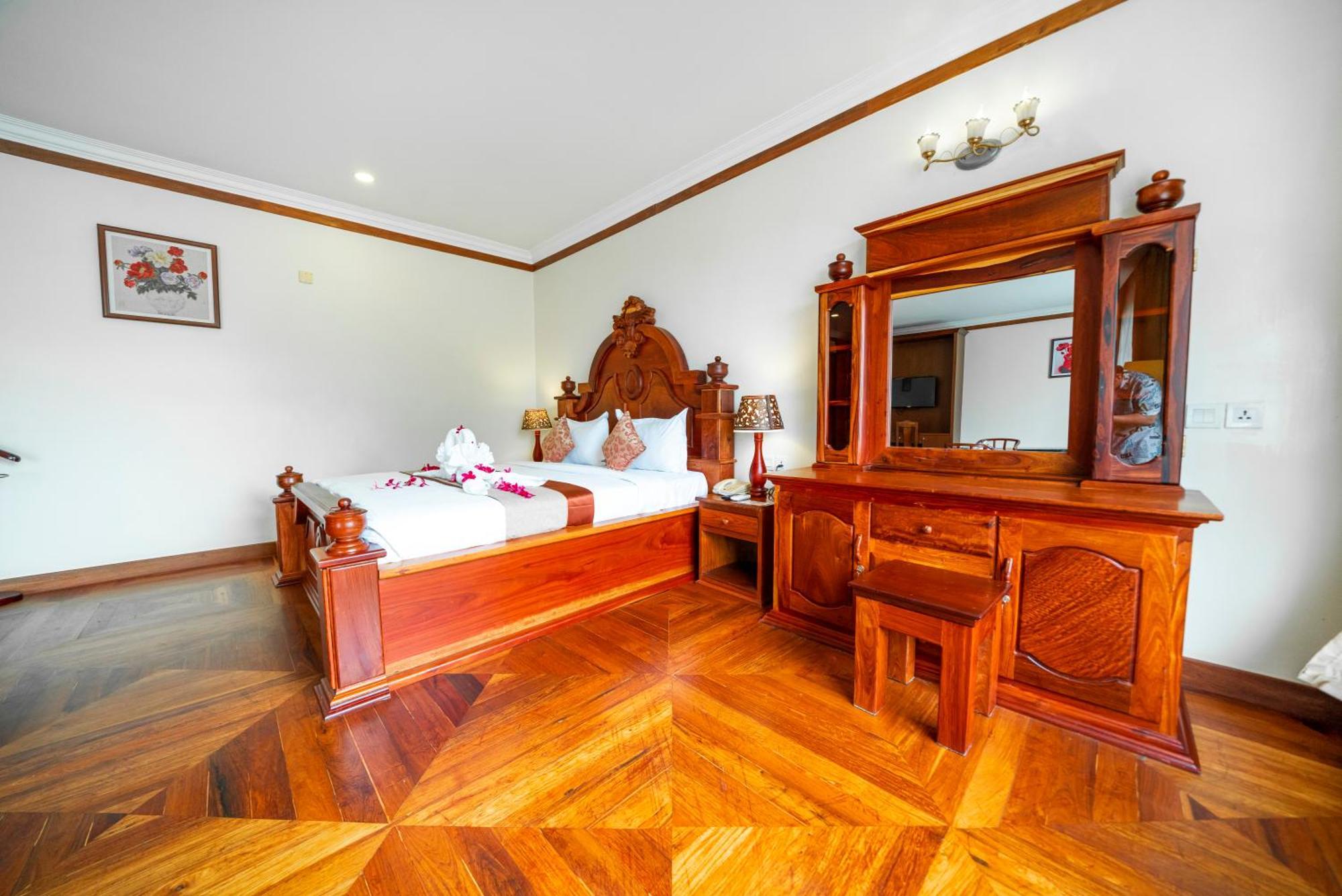 Pursat Riverside Hotel & Spa Exterior foto