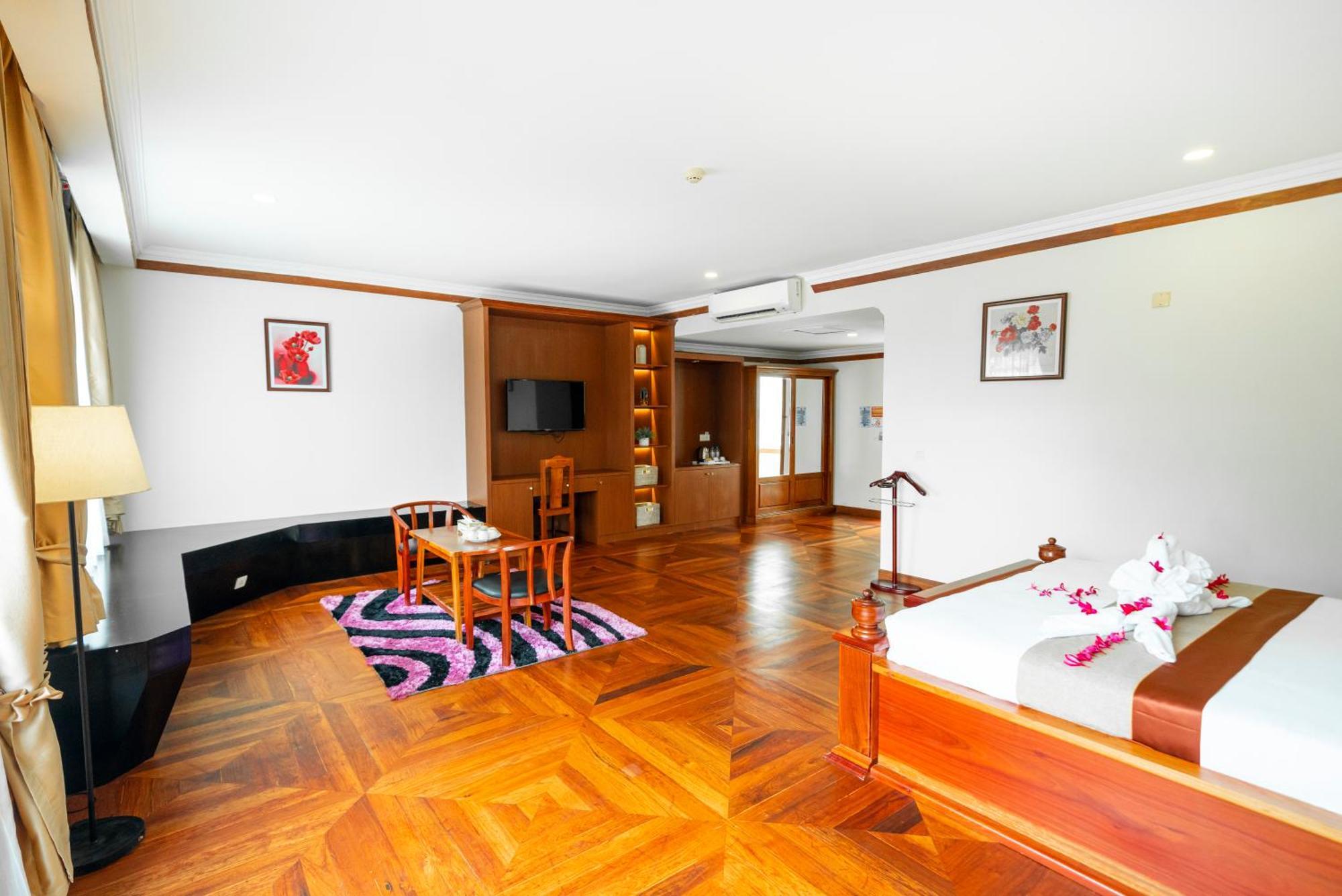 Pursat Riverside Hotel & Spa Exterior foto