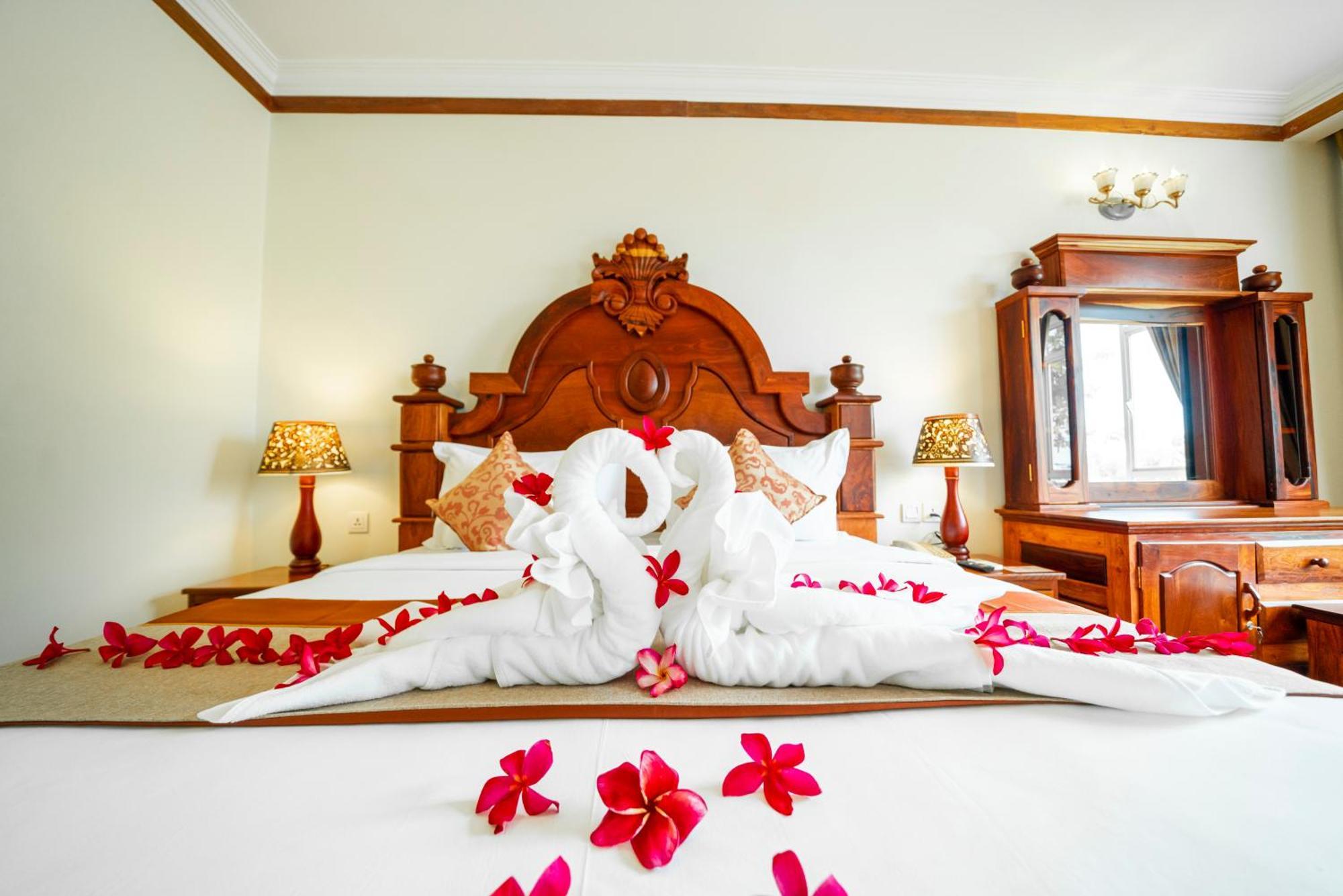 Pursat Riverside Hotel & Spa Exterior foto